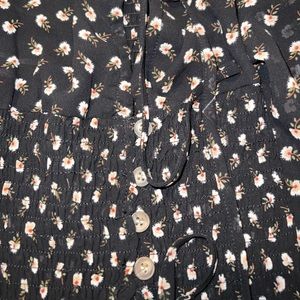 Princess Polly Black Floral Smocked Puff Sleeve Crop Top Blouse Size 0